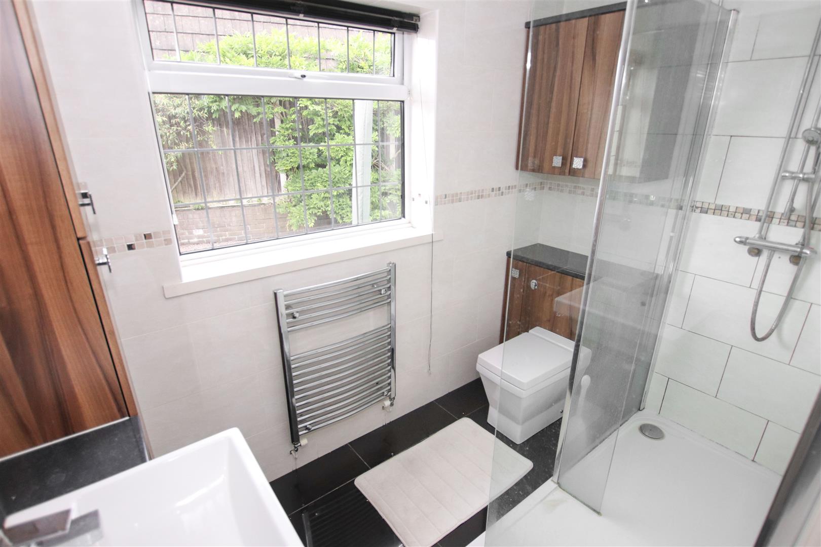 FULLY TILED EN-SUITE